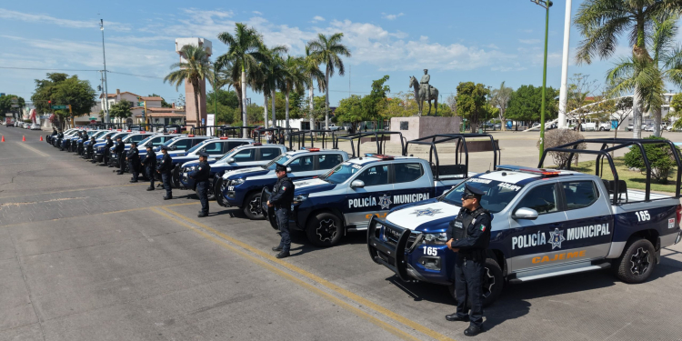 CAJEME FORTALECE LA SEGURIDAD PÚBLICA CON ENTREGA DE NUEVAS PATRULLAS Y CHALECOS BALÍSTICOS
