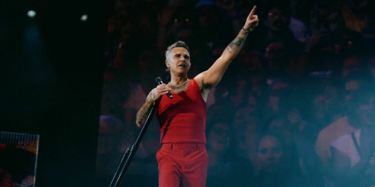 ROBBIE WILLIAMS ACLARA QUE LA SUSTANCIA BLANCA DE SU VIDEO VIRAL ERA UNA MENTA